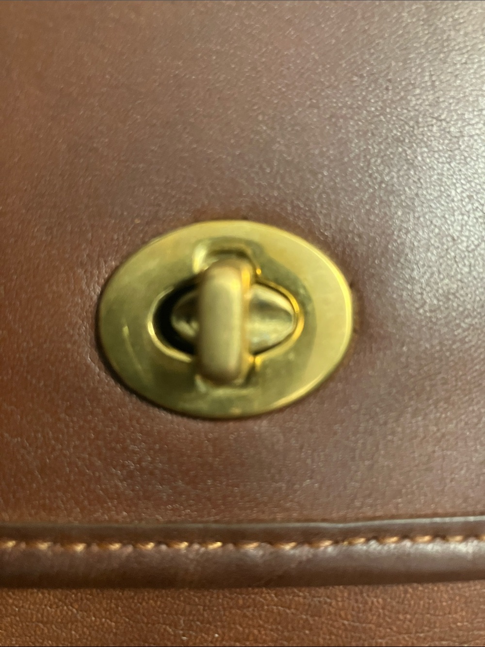 Coach Vintage Court Crossbody Bordeaux/brown. - Picture 8 of 13